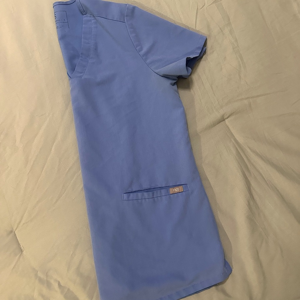 Double pocket Casma scrub top, ceil blue, size small